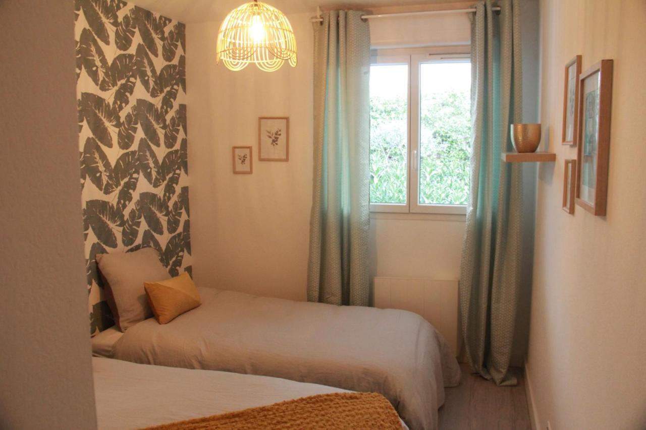Villa Ondine: Hillside Apartment with Pool and Parking in Nice Exterior photo