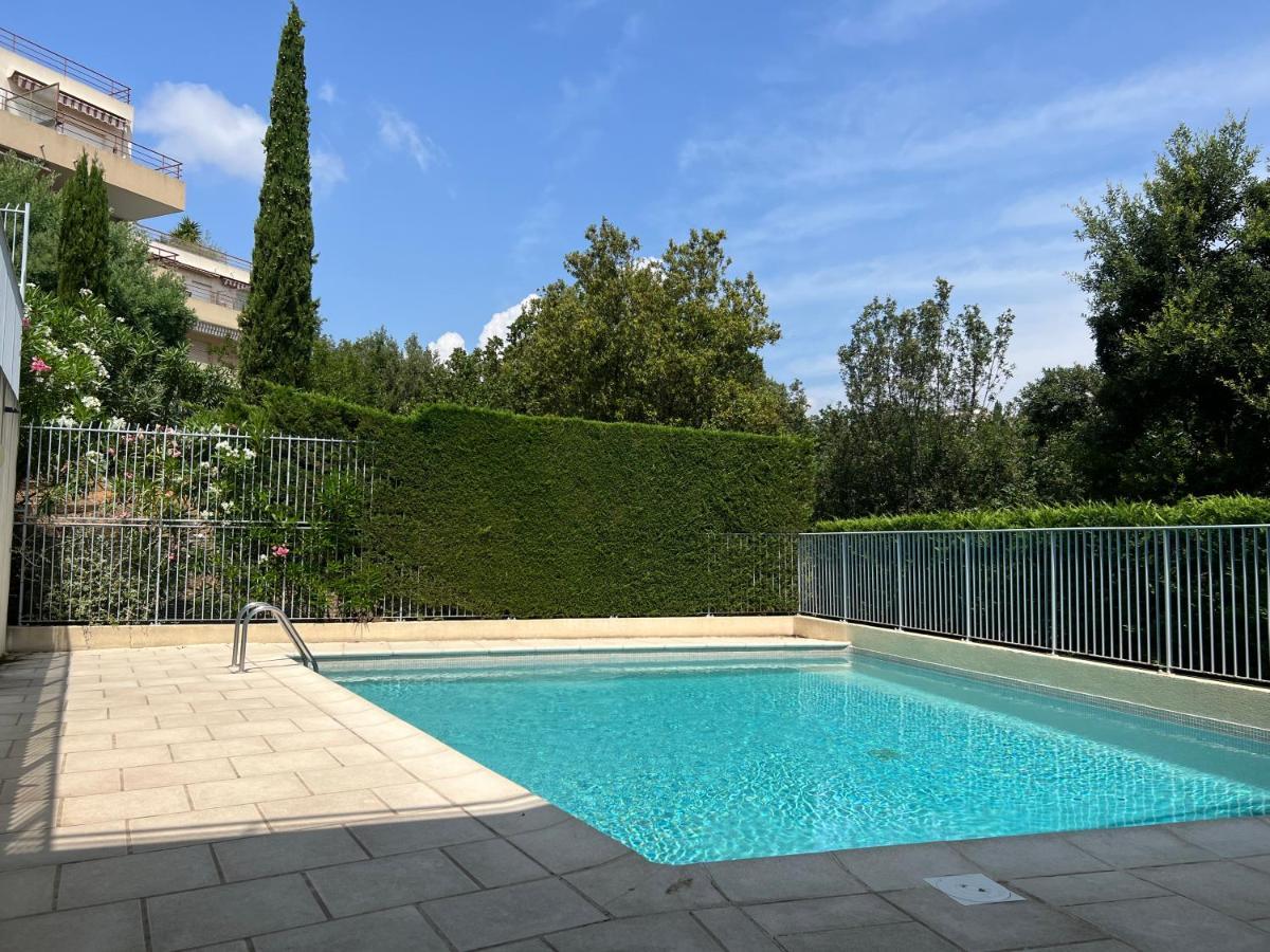 Villa Ondine: Hillside Apartment with Pool and Parking in Nice Exterior photo