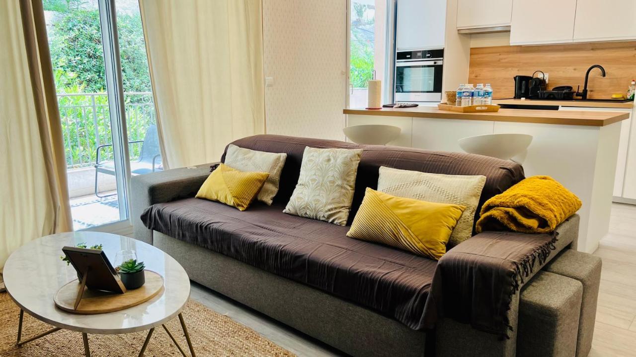 Villa Ondine: Hillside Apartment with Pool and Parking in Nice Exterior photo
